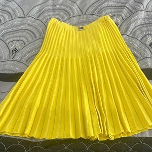 Flirty and girly yellow skirt